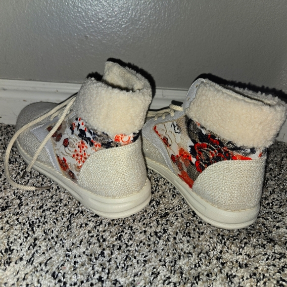 rinas boutique Shoes - Size 6 booties